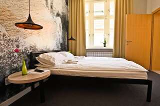 Хостелы Sleep in Hostel & Apartments Познань Двухместный номер с 1 кроватью и ванной комнатой-2