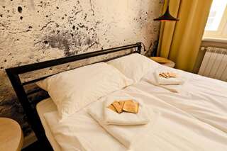 Хостелы Sleep in Hostel & Apartments Познань Двухместный номер с 1 кроватью и общей ванной комнатой-3