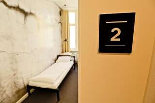 Хостелы Sleep in Hostel & Apartments Познань Двухместный номер с 2 отдельными кроватями и общей ванной комнатой-6